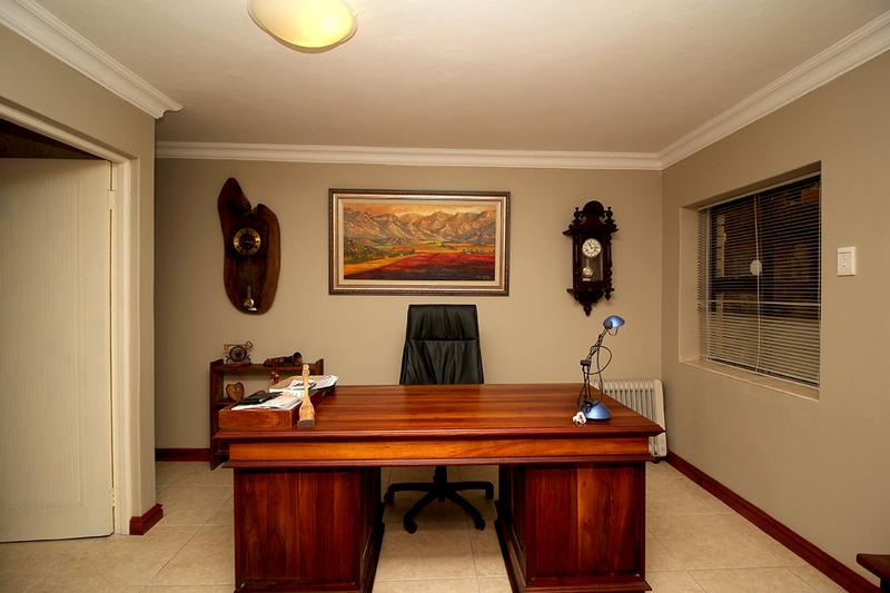 5 Bedroom Property for Sale in Village On Sea Western Cape